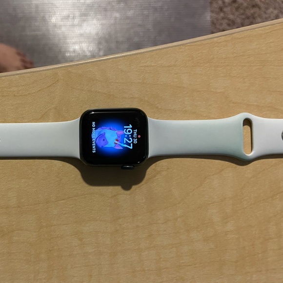 SOLD Apple watch series 5 aluminium black GPS - Picture 4 of 9